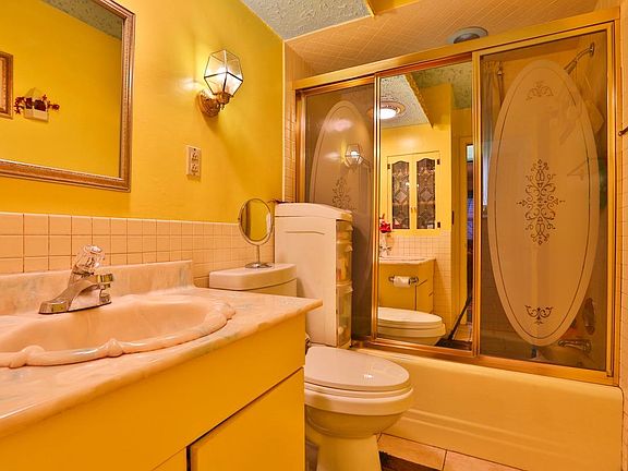 5th image of 5520 Northcote Ave