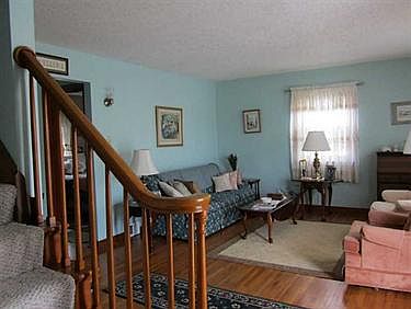2nd image of 411 Speer St