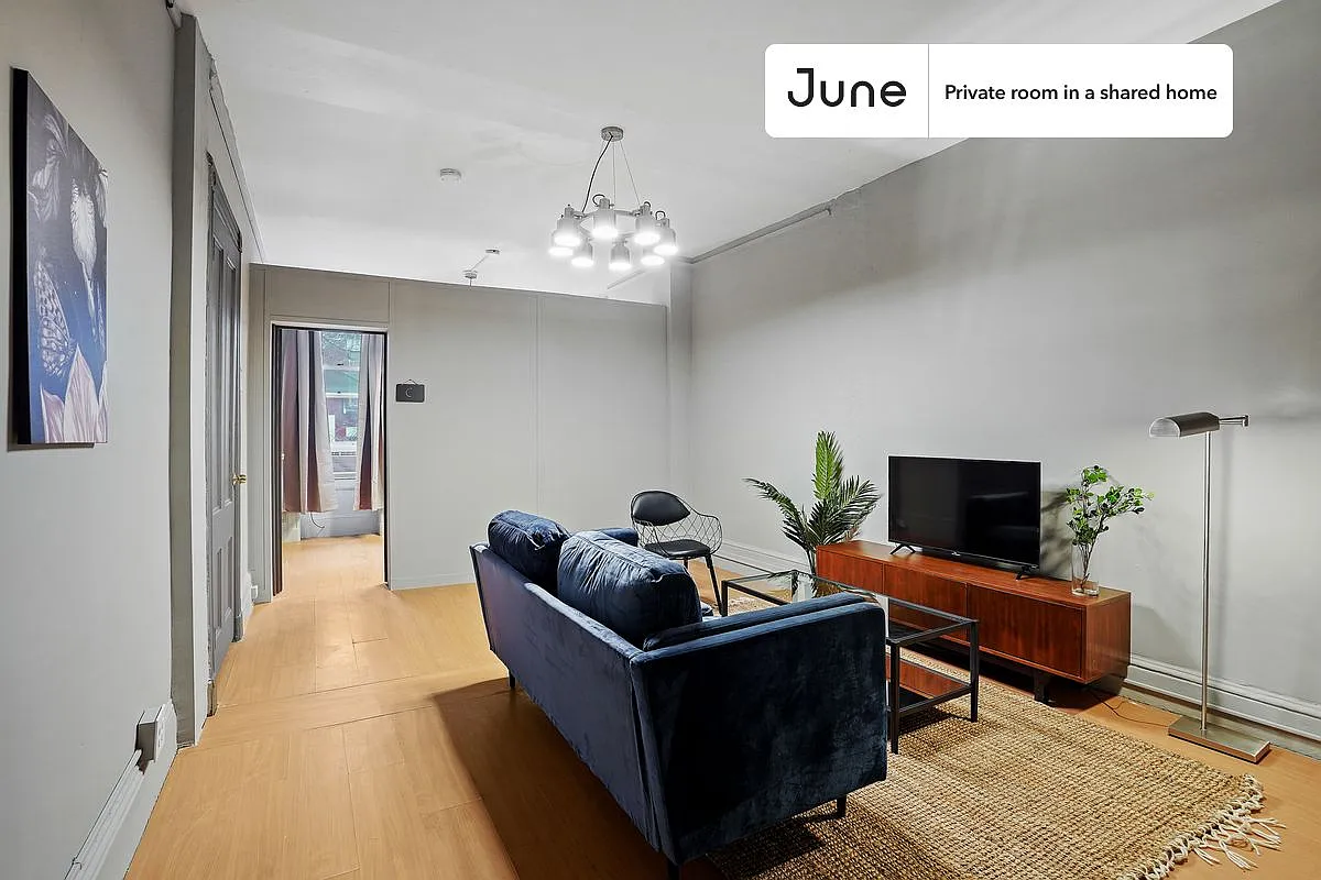 Twin bedroom in 4 bed/1 bath home in Hell's Kitchen #386 2D — Photo 4