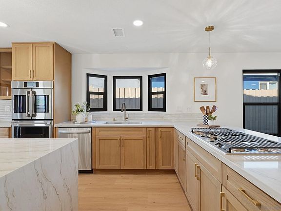 5th image of 6622 Carthage St