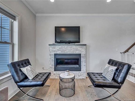 5th image of 175 West Ave #9