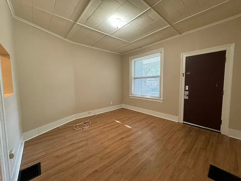 82 Harvard St — Photo 6