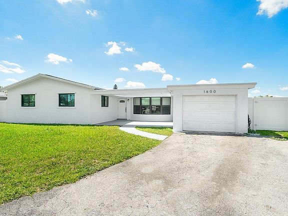 3rd image of 1600 W River Drive