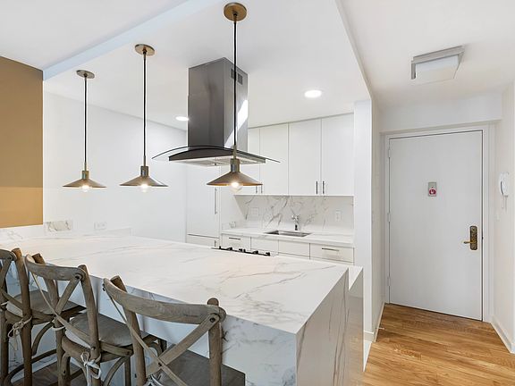 5th image of 1991 Broadway APT 14B