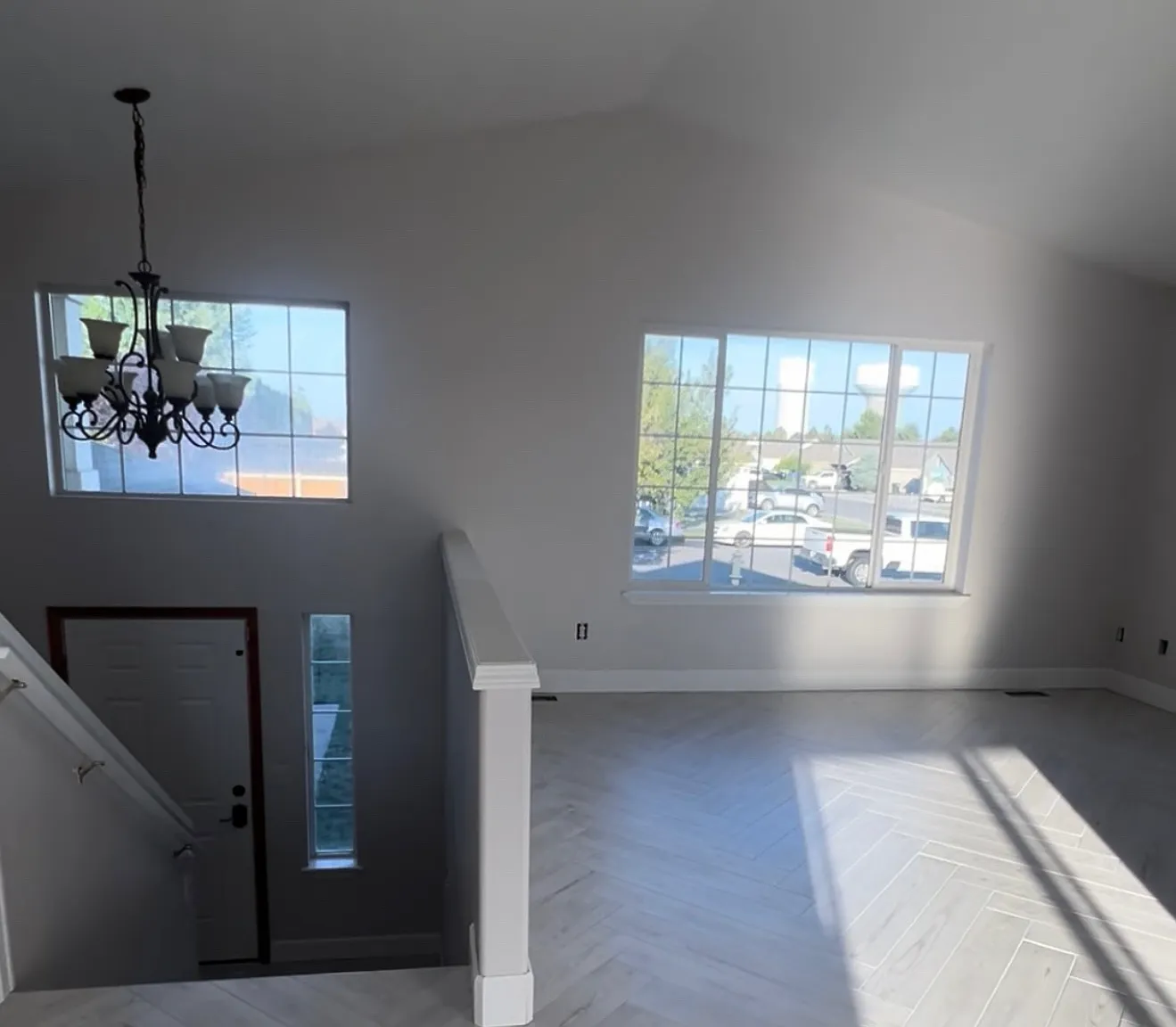 5 bed, 2468 sqft, $2,700 — Photo 2