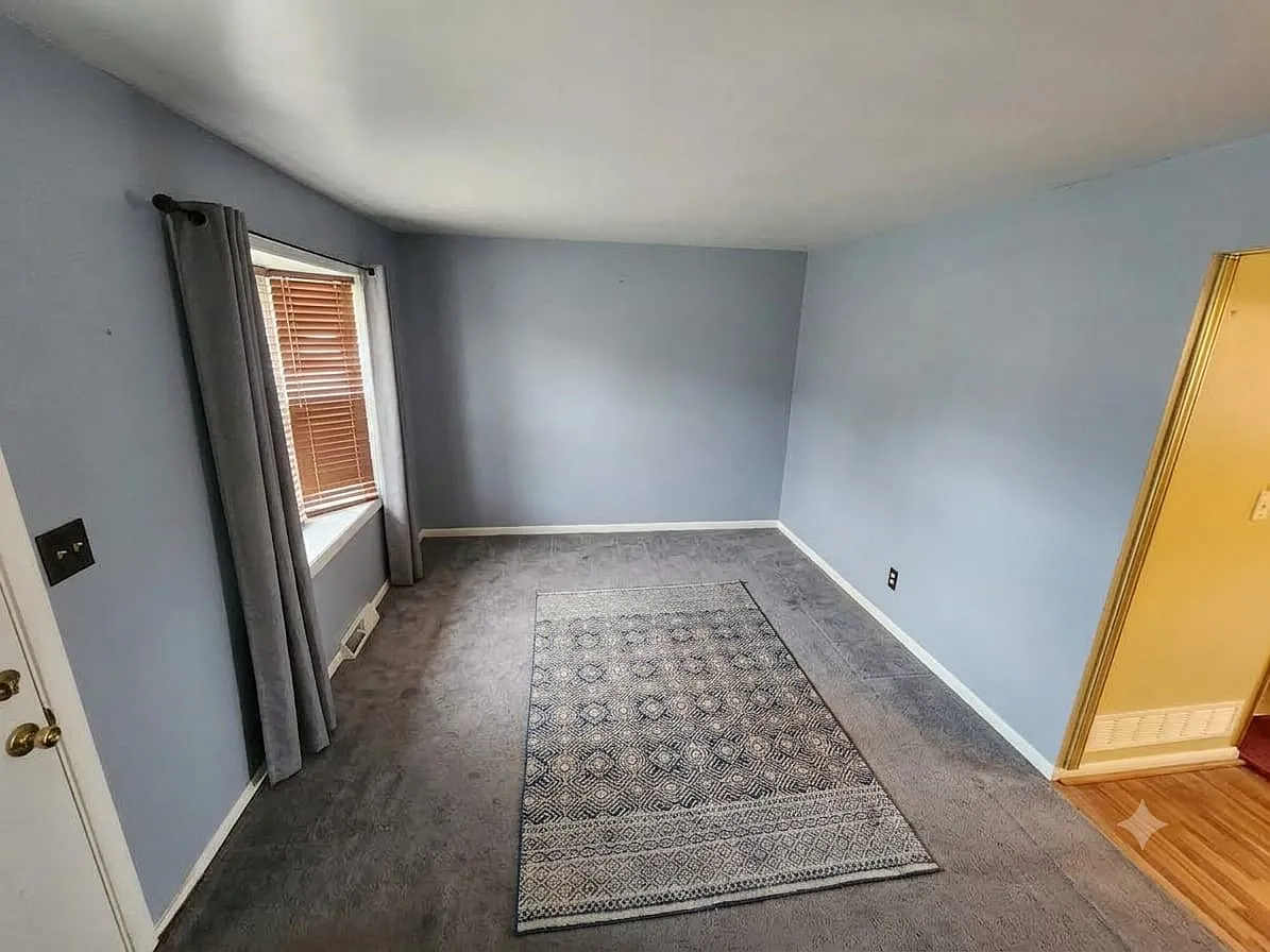 3 bed, 1.5 bath, 1075 sqft, $2,150 — Photo 2