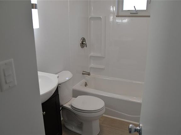5th image of 49 Fairview St