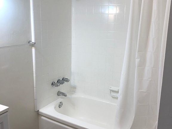 5th image of 2890 Leeward Ave APT 209