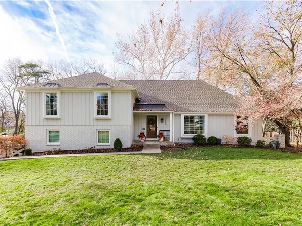 8221 Cherokee Cir, Leawood, KS 66206