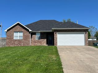 630 N Sunset Ave, Bolivar, MO 65613