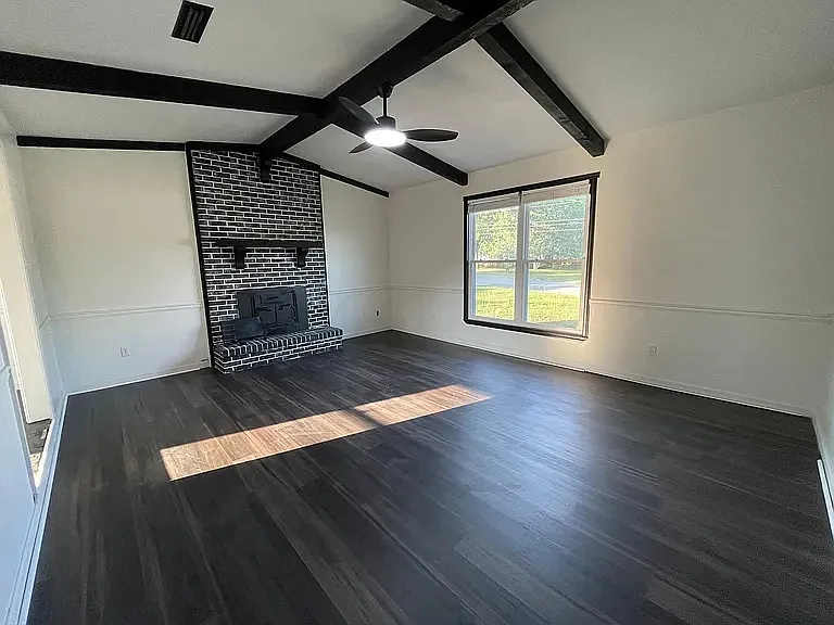 4 bed, 2.5 bath, 2200 sqft, $1,700 — Photo 4