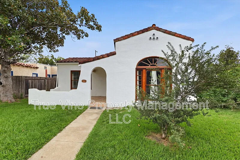 3 bed, 1.0 bath, 1277 sqft, $1,650 — Photo 2