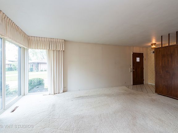 3rd image of 210 Greenfield Dr