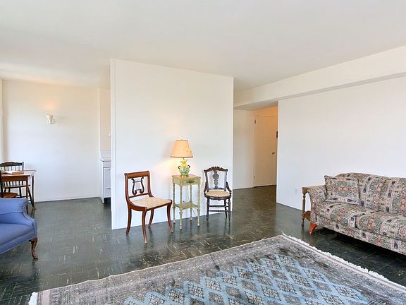4th image of 80 La Salle St APT 14B