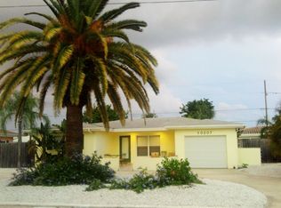 10207 4th St E, Treasure Island, FL 33706