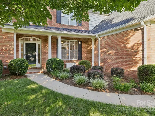 8012 Avanti Dr, Waxhaw, NC 28173