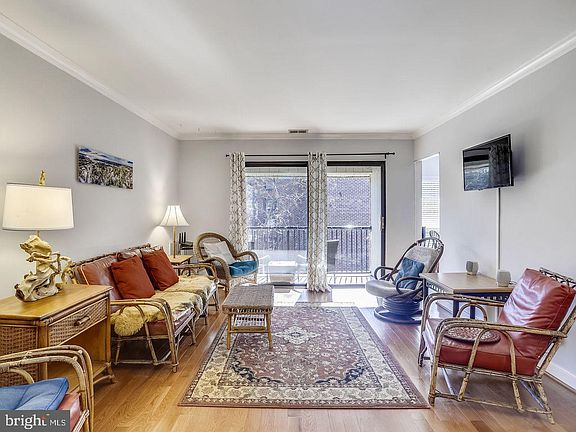 4th image of 1227 Gemini Dr APT J