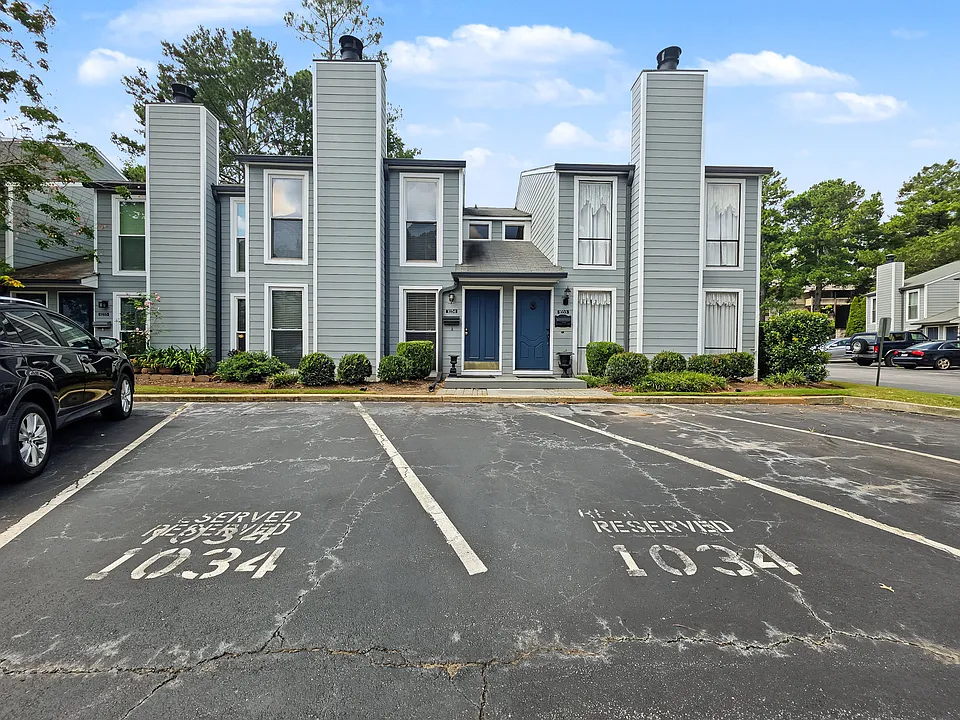 1034 Riverbend Club Dr SE