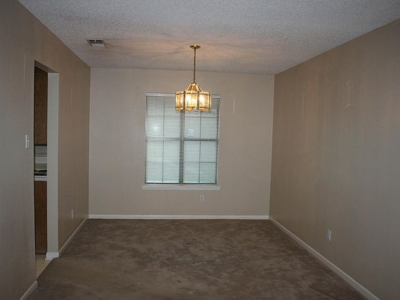 1111 Lingleville Rd - Dining