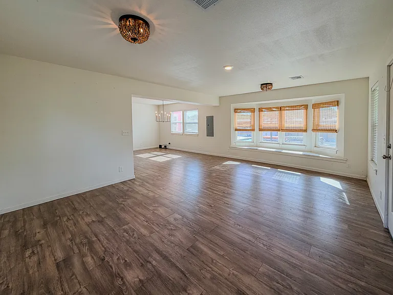 114 W Morgan St — Photo 5