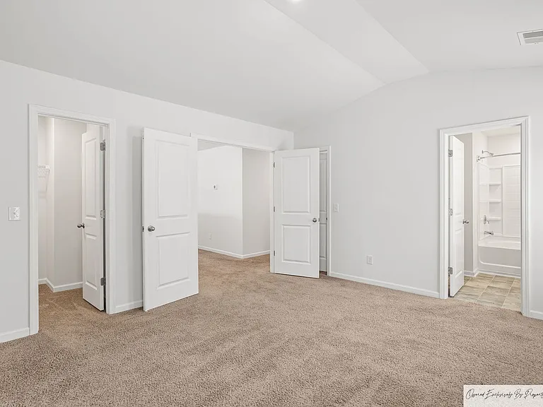568 Stone Hollow Dr — Photo 24
