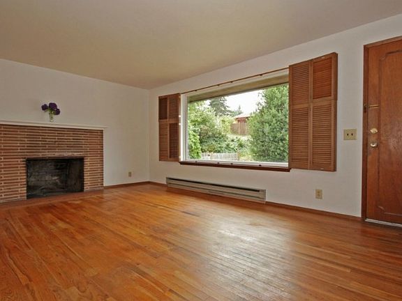 Entertainment sized back patio.