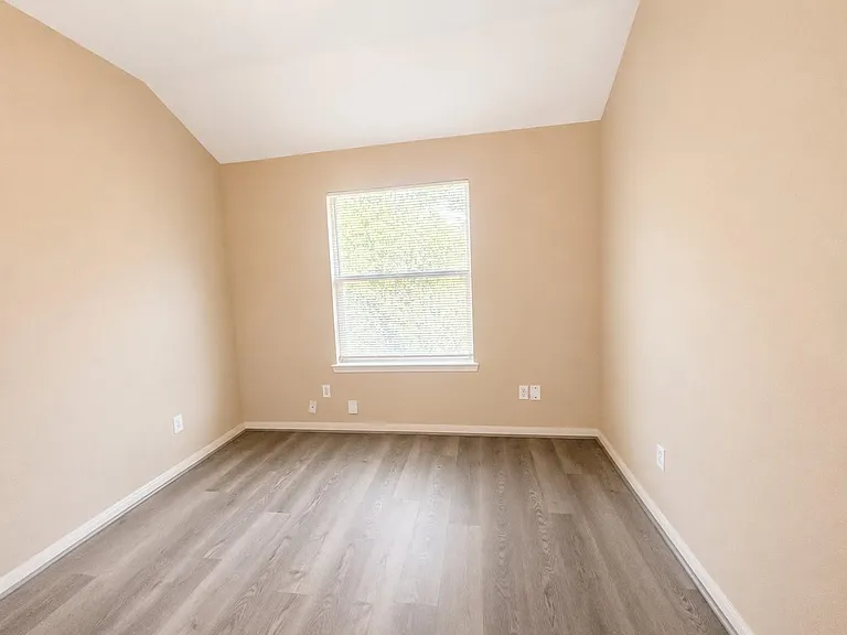 9104 N Green River Dr #E — Photo 24
