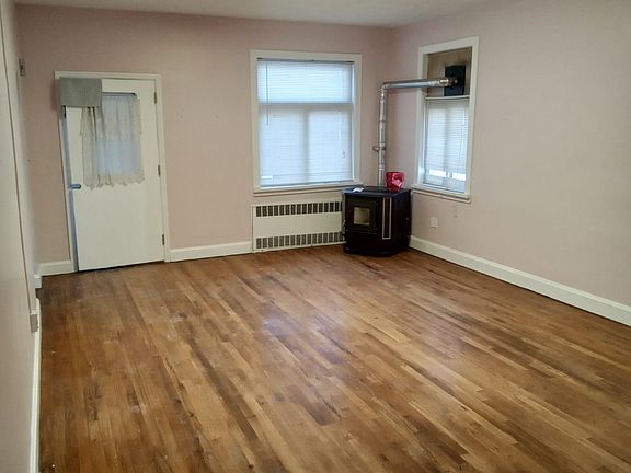 3rd image of 25 Smith St #A