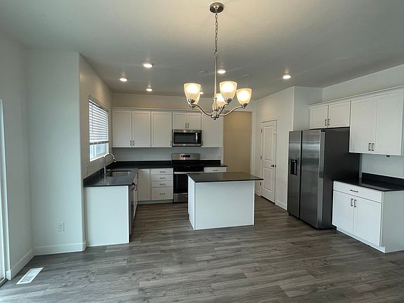5th image of 653 W 1360 N #222
