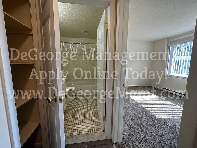 Woodside Court Apartments — Photo 60