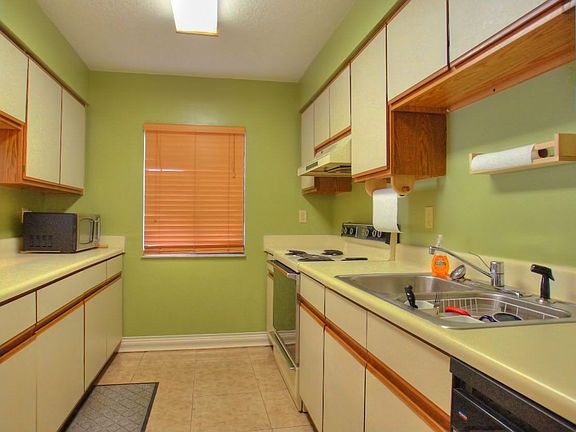 3rd image of 301 Sherwood Pl