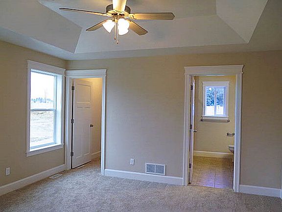 5th image of 1627 Clarence Dr