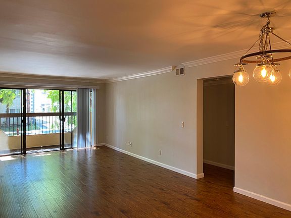 4th image of 2250 N Niagara St APT 103