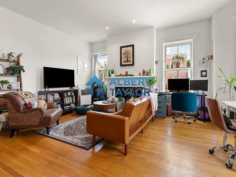 1750 Washington St #10 — Photo 5