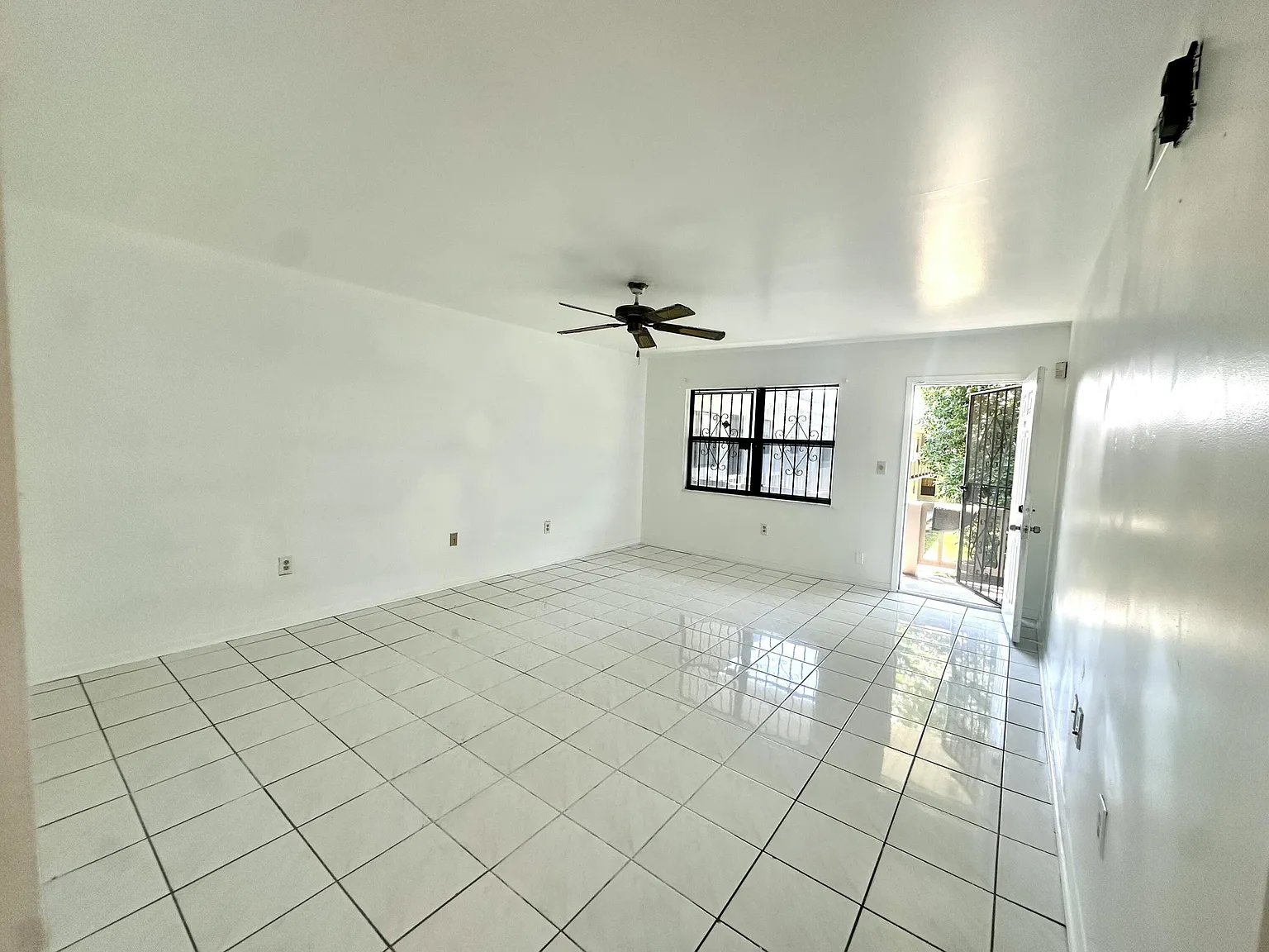 2 bed, 2.0 bath, 940 sqft, $1,800 — Photo 3