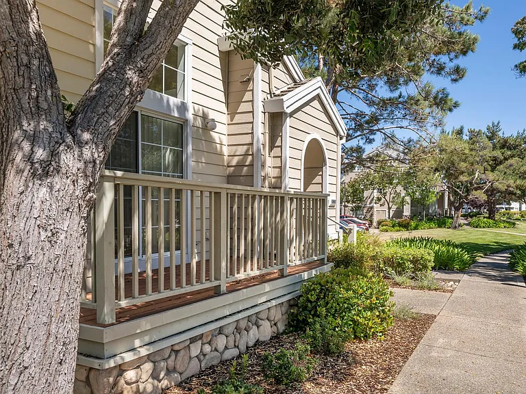356 Meridian Dr — Photo 2