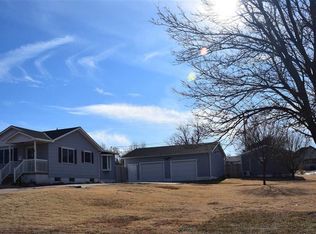 406 E 16th St, Ellis, KS 67637
