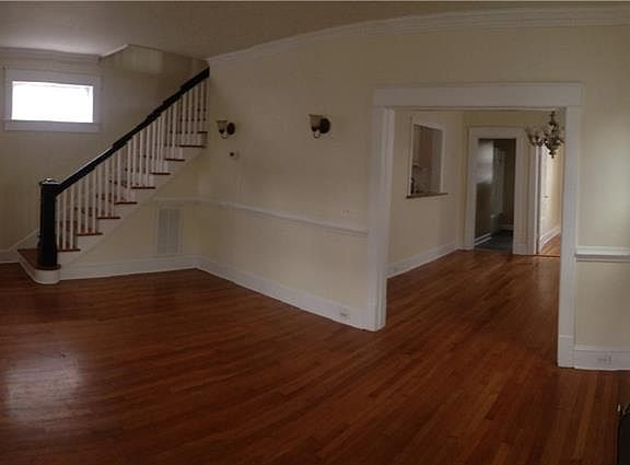4th image of 1610 A St