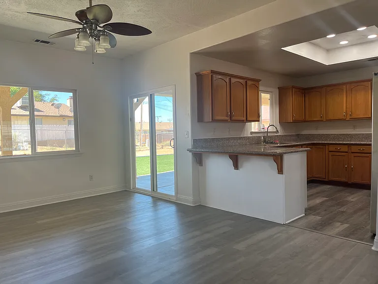 20255 Rimrock Rd — Photo 6