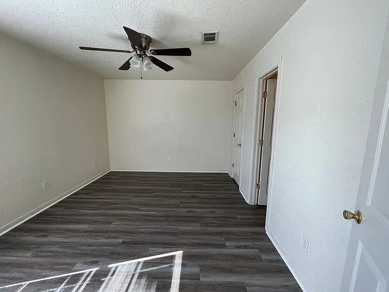 1606 Dugger Cir #D — Photo 9
