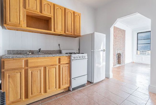 2nd image of 223 E 82nd St APT D2