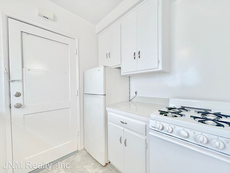 1st image of 1676 Manning Ave #4