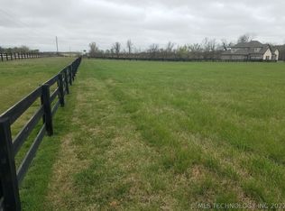 1 Oaklawn Dr, Ramona, OK 74061