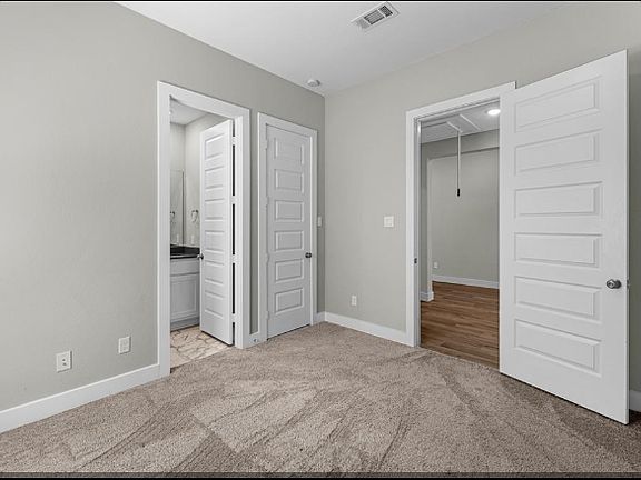 5th image of 208 Nirnroot Ct