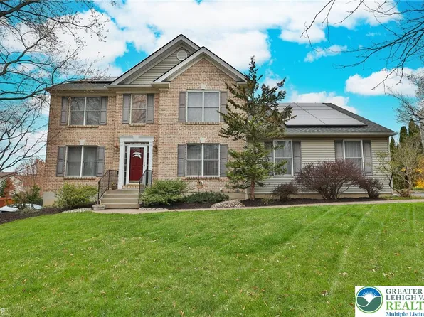 7200 Periwinkle Dr, Macungie, PA 18062