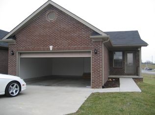 121 Twin Lakes Dr, Vine Grove, KY 40175