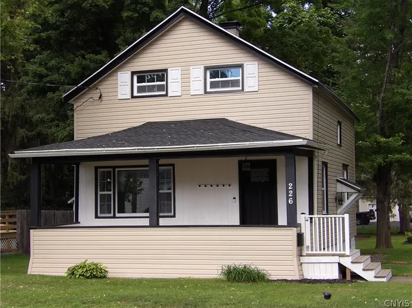 226 Chestnut St, North Syracuse, NY 13212