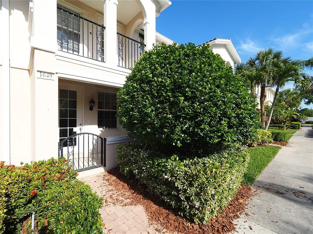 Photo 2 of 30 - 1649 Napoli Dr W - Sarasota, FL Building Photo - 1649 Napoli Dr W