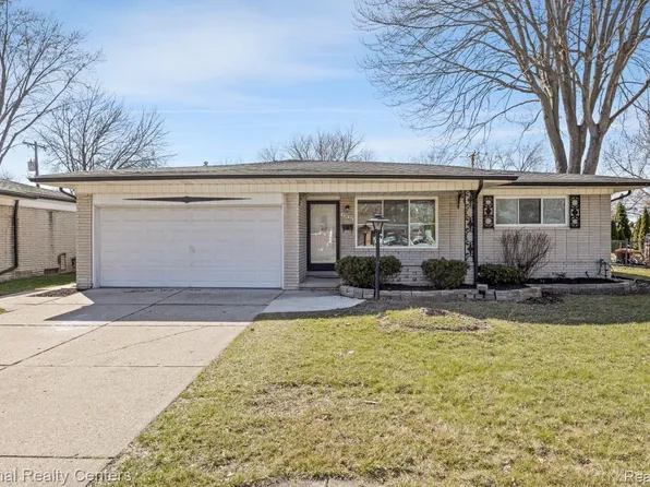 33859 Sebastian Lane Dr, Sterling Heights, MI 48312