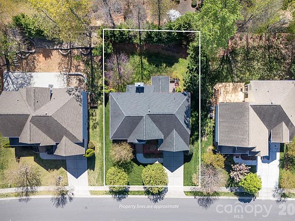 3rd image of 9927 Nicole Ln